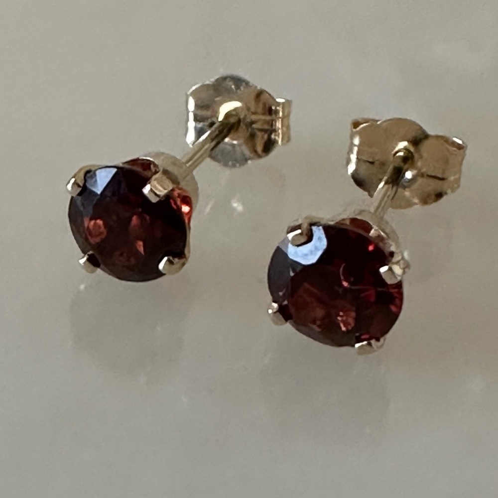 14k Solid Gold Garnet Stud Earrings